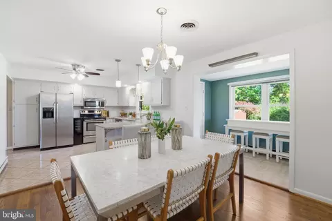13712 Hillside Ave, Thurmont, MD 21788