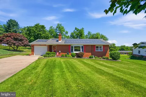 13712 Hillside Ave, Thurmont, MD 21788