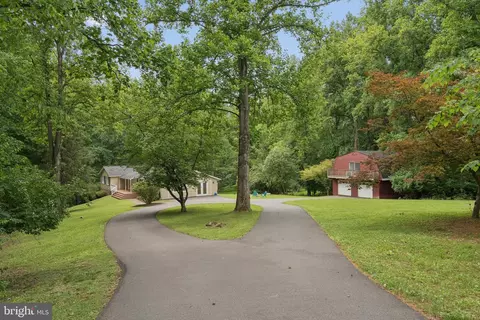 Exterior - 8323 Sharon Dr, Frederick, MD 21704 photo 7 of 11