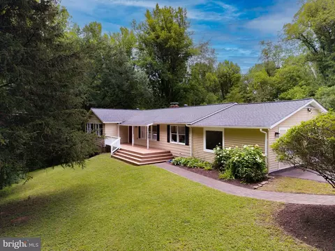 Exterior - 8323 Sharon Dr, Frederick, MD 21704 photo 9 of 11