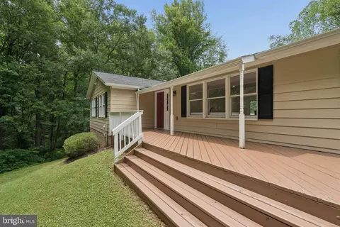 Exterior - 8323 Sharon Dr, Frederick, MD 21704 photo 6 of 11