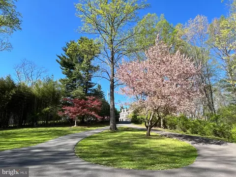 Exterior - 8323 Sharon Dr, Frederick, MD 21704 photo 2 of 11