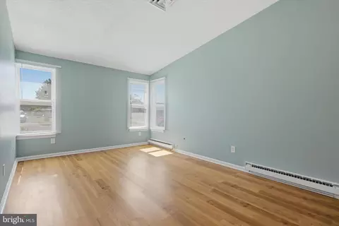 Living - 819 Chadwick Cir, Frederick, MD 21701 photo 1 of 2
