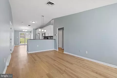 Living - 819 Chadwick Cir, Frederick, MD 21701 photo 2 of 2