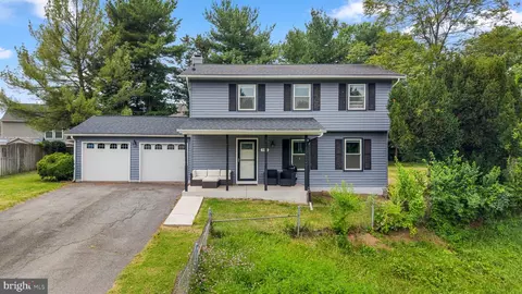 1412 Rollinghouse Dr, Frederick, MD 21703