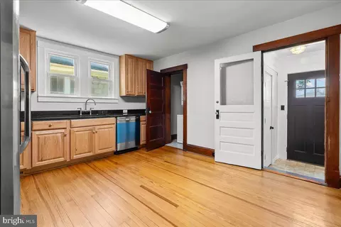 Entry Way - 551 E Church St, Frederick, MD 21701 photo 5 of 10