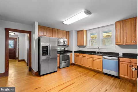 Entry Way - 551 E Church St, Frederick, MD 21701 photo 6 of 10