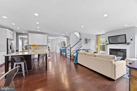 Entry Way - 8421 Pine Bluff Rd, Frederick, MD 21704 photo 5 of 8