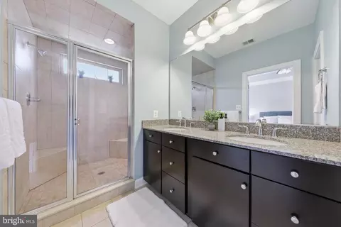 Bath - 9150 Kenway Ln, Frederick, MD 21704 photo 1 of 1