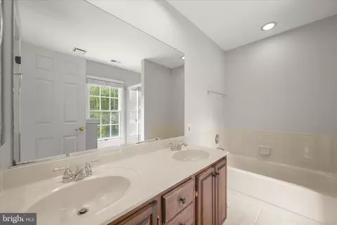 Entry Way - 900 Mclendon Dr, Frederick, MD 21702 photo 6 of 7