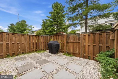Exterior - 5624 Rockledge Ct, Frederick, MD 21703 photo 6 of 14