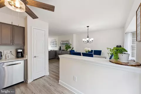 Entry Way - 5624 Rockledge Ct, Frederick, MD 21703 photo 4 of 9