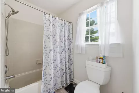 Bath - 5624 Rockledge Ct, Frederick, MD 21703 photo 2 of 3
