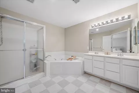 Bath - 604 Bushytail Dr, Frederick, MD 21703 photo 2 of 5