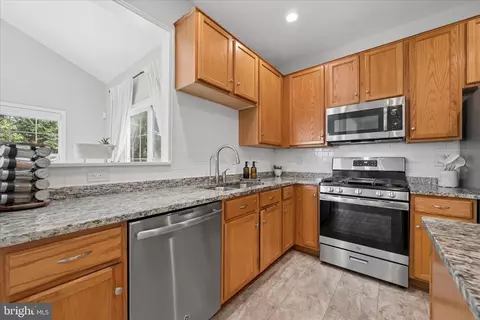 Kitchen - 604 Bushytail Dr, Frederick, MD 21703 photo 4 of 6