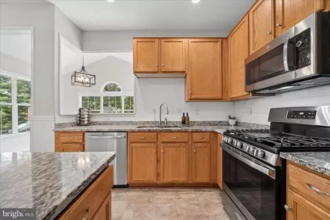Kitchen - 604 Bushytail Dr, Frederick, MD 21703 photo 5 of 6