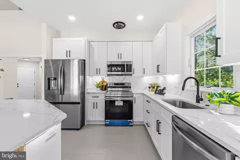 Kitchen - 1014 Eastbourne Ter, Frederick, MD 21702 photo 5 of 7