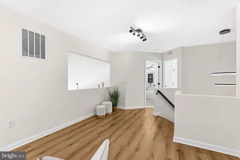 Entry Way - 1014 Eastbourne Ter, Frederick, MD 21702 photo 5 of 6