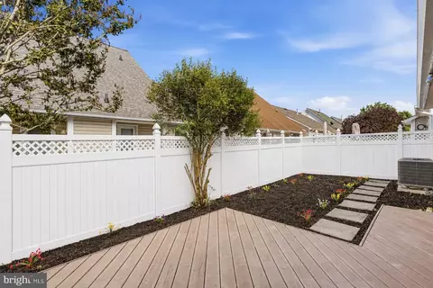 Exterior - 1014 Eastbourne Ter, Frederick, MD 21702 photo 5 of 7
