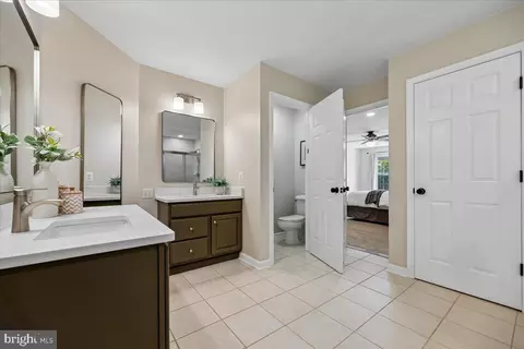 Entry Way - 107 Redcloud Ct, Frederick, MD 21702 photo 5 of 11