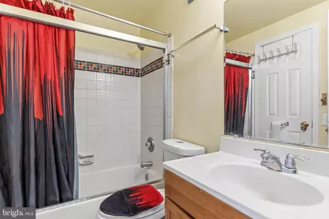 Bath - 1603 Jennings Ct, Frederick, MD 21702 photo 1 of 3