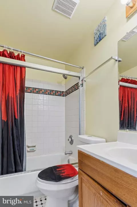 Bath - 1603 Jennings Ct, Frederick, MD 21702 photo 2 of 3