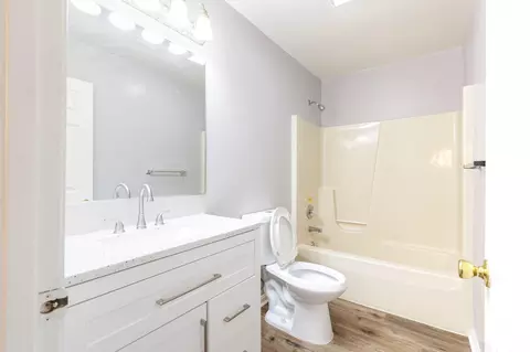 Bath - 2433 Dunmore Ct, Frederick, MD 21702 photo 3 of 4