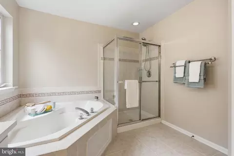 Bath - 9052 Major Smith Ln, Frederick, MD 21704 photo 3 of 5