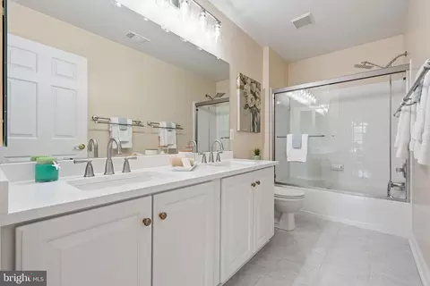 Bath - 9052 Major Smith Ln, Frederick, MD 21704 photo 4 of 5
