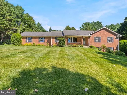 5212 Ernie Ln, Frederick, MD 21703