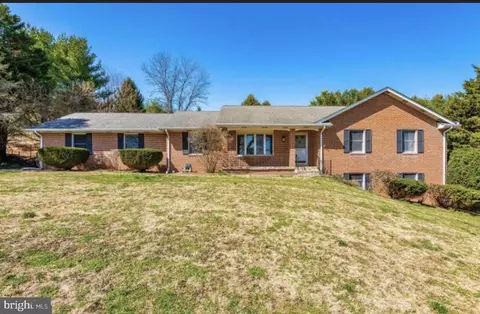 5212 Ernie Ln, Frederick, MD 21703