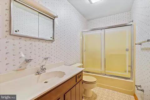Bath - 12 Caroline Dr, Middletown, MD 21769 photo 3 of 5