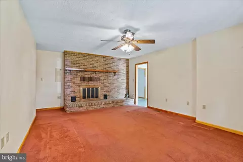 Living - 12 Caroline Dr, Middletown, MD 21769 photo 4 of 5