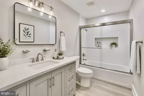 Bath - 12 Caroline Dr, Middletown, MD 21769 photo 2 of 5