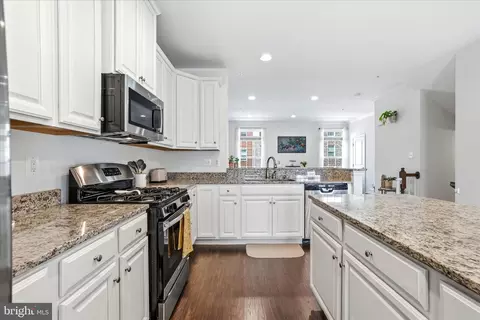 Kitchen - 5923 Leben Dr, Frederick, MD 21703 photo 4 of 4