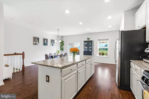Entry Way - 5923 Leben Dr, Frederick, MD 21703 photo 5 of 8