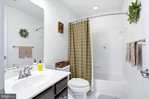 Bath - 5923 Leben Dr, Frederick, MD 21703 photo 4 of 5