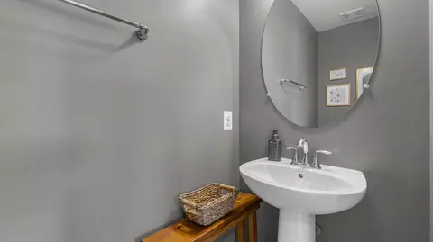 Bath - 5967 Whelan Ln, Frederick, MD 21703 photo 5 of 5