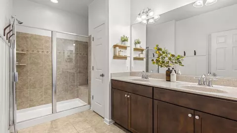 Bath - 5967 Whelan Ln, Frederick, MD 21703 photo 2 of 5