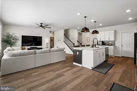 Entry Way - 809 Foundry St, Frederick, MD 21701 photo 4 of 11