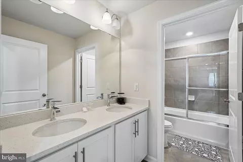 Entry Way - 809 Foundry St, Frederick, MD 21701 photo 7 of 11