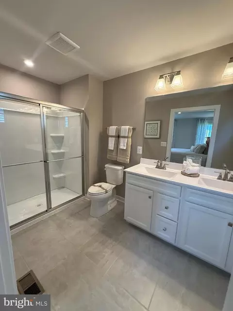 Bath - 2506 Crown Point Cir, Frederick, MD 21702 photo 1 of 3