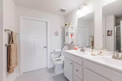 Bath - 360 Shortleaf Cir, Frederick, MD 21702 photo 1 of 5