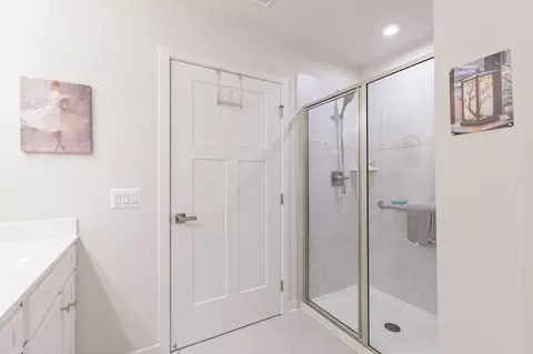 Bath - 360 Shortleaf Cir, Frederick, MD 21702 photo 2 of 5