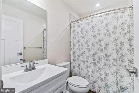 Bath - 315 Pemberton Park Ln, Frederick, MD 21703 photo 2 of 2