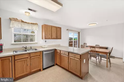 Kitchen - 6511 Mallery Ct, Frederick, MD 21703 photo 5 of 6