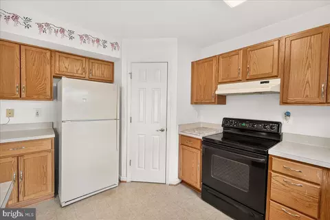 Kitchen - 6511 Mallery Ct, Frederick, MD 21703 photo 3 of 6
