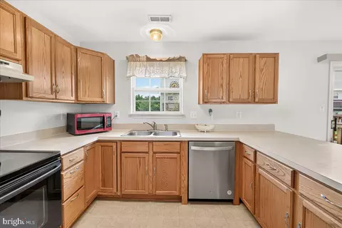 Kitchen - 6511 Mallery Ct, Frederick, MD 21703 photo 6 of 6