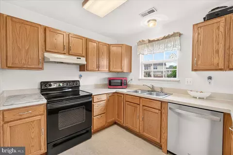 Kitchen - 6511 Mallery Ct, Frederick, MD 21703 photo 2 of 6