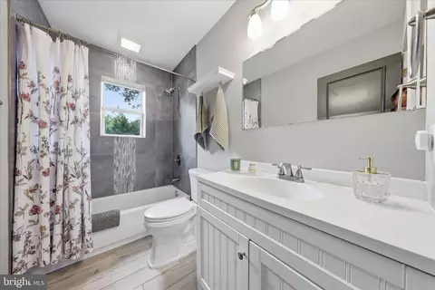 Bath - 612 Biggs Ave, Frederick, MD 21702 photo 2 of 3